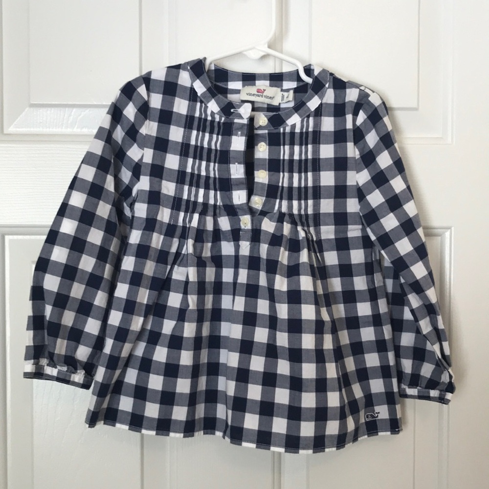 Like new condition Vineyard Vines shirt. 4t